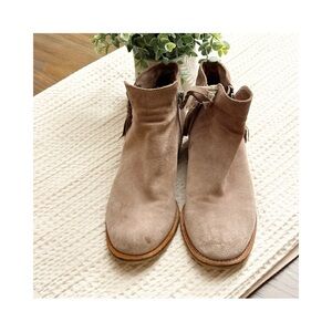 Dolce Vita Low Heel Booties – Neutral Suede, Size 8